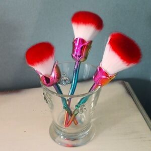 Set of 3 Rose Shaped Makeup Brushes 🎁